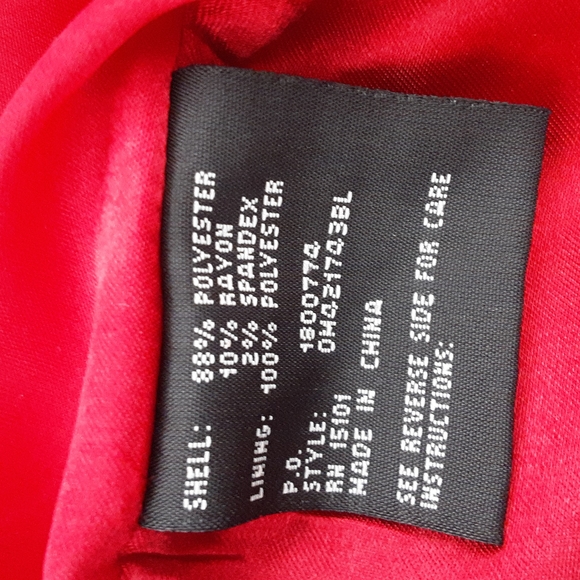 Knee length red coat - Picture 6 of 6